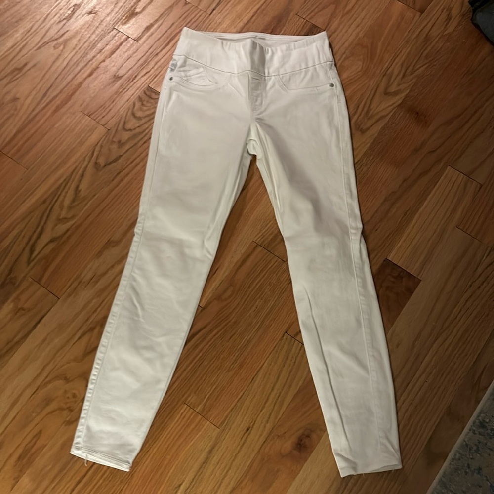 Rock and Republic pull on denim